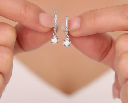 925 Ayar Gümüş Beyaz Opal Taşlı Sallantılı Küpe
