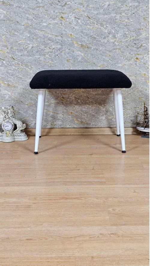 Tedy Kumaşlı 60 cm x 38 cm  Beyaz Sivriltme Ayaklı Oturak SİYAH Renk Tek Ebat Beden
