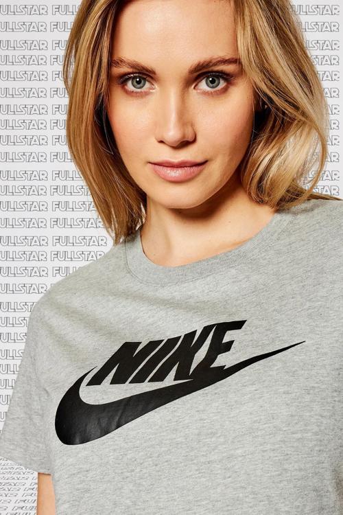 Sportswear Tee Essential icon Futura Gray Baskılı Kadın Tişört Gri