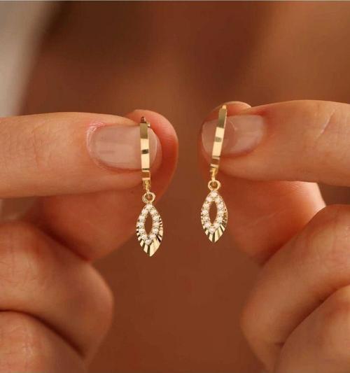 Altın Sallantılı Damla Küpe