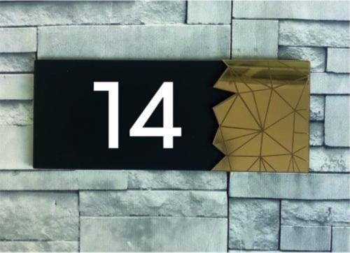 Dekoratif Gold Aynalı Kapı Numarası - 14