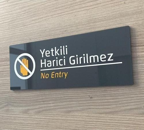 Yetkili Harici Girilmez Uyarı Levhası