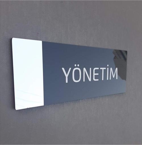 Aynalı Klasik Seri Yönetim Kapı Isimliği