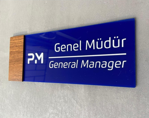 Genel Müdür Kapı İsimliği