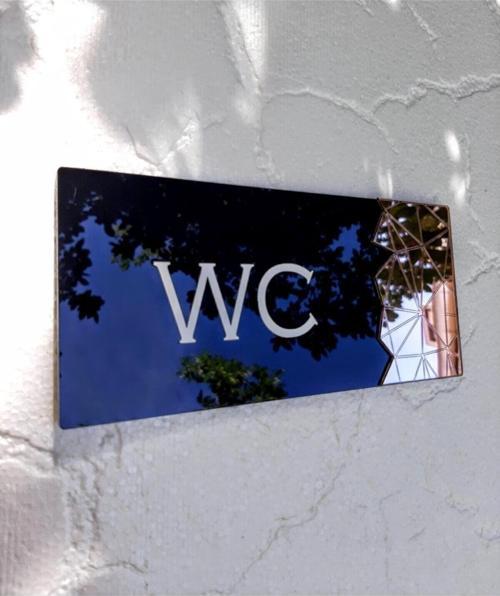 Black Pearl Serisi Rose Wc Yönlendirme Tabelası