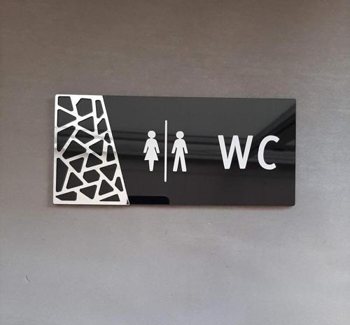 Black Silver Pattern Seri Wc Yönlendirme Tabelası
