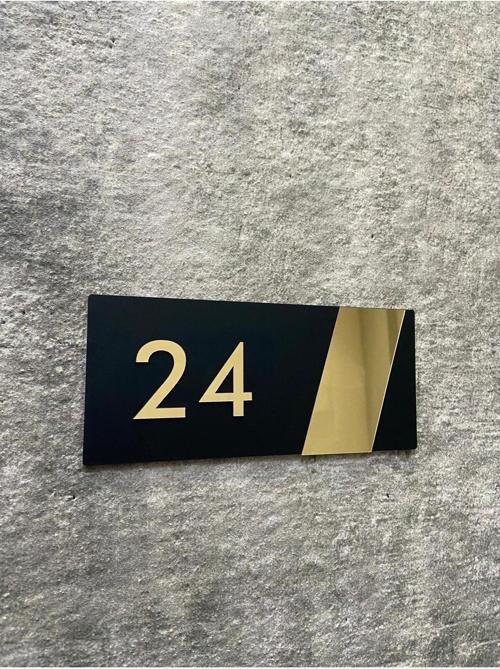 Side Serisi Siyah Mat Pleksi Üstü Gold Dekor Kapı Numarası Folyo