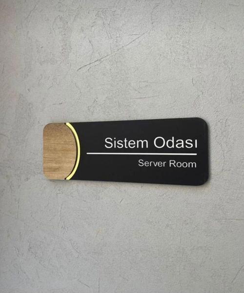 Orbit Serisi Mat Siyah Pleksi Kapı Isimliği