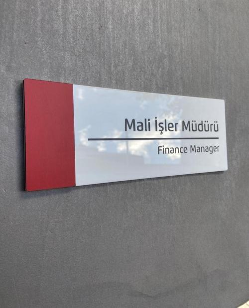 Pearl Red Serisi Kapı İsimliği Mali İşler Müdürü