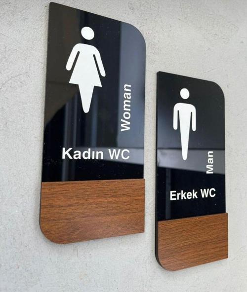 Timber Serisi Erkek Kadın Wc Set Yönlendirme Levhası