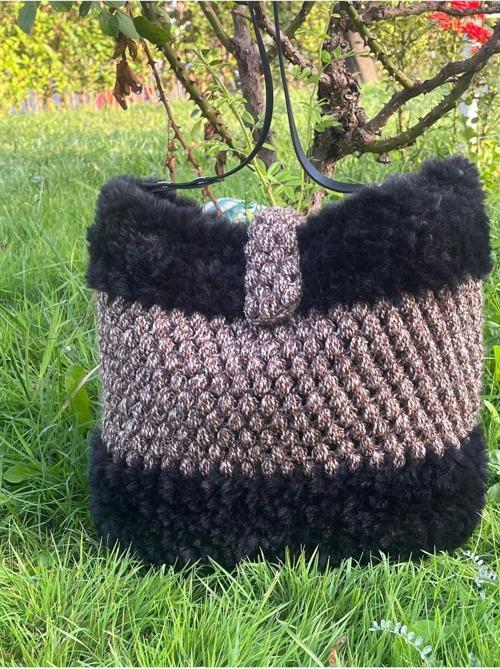 Siyah Peluş, Deri Tabanlı, El Yapımı Örme, Abiye Çanta, Metal Çıtçıt, El Örgüsü, Deri Askı