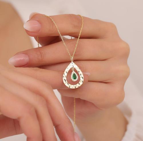 925 Ayar Gümüş Yeşil Damla Taşlı Dokulu Çerçeve Kolye