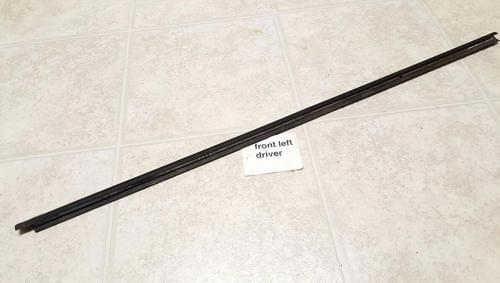 Cam Sıyırıcı Cıvıc  96-00 Ön Kapı Dış Sol (Siyah) (Oem No: 72450-S01-A01)