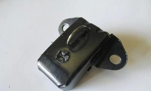 1997-2000 Renault R9 Broadway Bagaj Kapak Kilidi Oem No: 7700666804