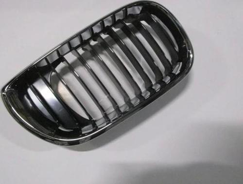 2002-2005 Bmw 3 Serisi Sd- Ön Panjur Sağ Siyah-Nikelaj Çerçeveli (Tw) (Adet) (Oem No:51137030546)