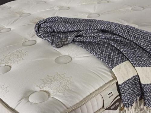 Luxury Orthopedic Bölgesel Torba Yay Sistemli Yatak+Baza+Başlık Seti