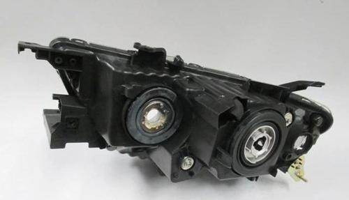 Mıtsubıshı L200- Pıck Up- 10/15; Far Lambası Sağ Manuel/Mercekli (Koto/Depo) (Oem No: 8301B358)