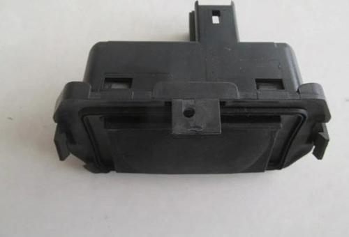Renault Captur- 13/19; Bagaj Açma Düğmesi (Butonu) (Oem No: 8200076256)