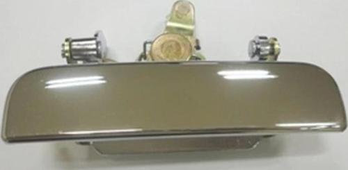 1997-2000 Mazda B2500 Pıck Up- Bagaj Kapağı Orta Açma Kolu Nikelajlı  (Adet) (Oem No:Ub4165750A)