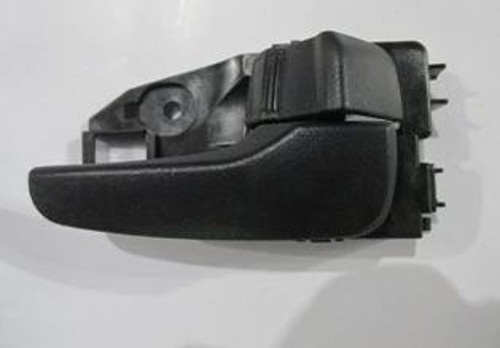Mıtsubıshı Lancer- 04/08; Ön Kapı İç Açma Kolu Sağ Siyah (Pütürlü Tip) (Hushan) (Oem No: Mr627181)