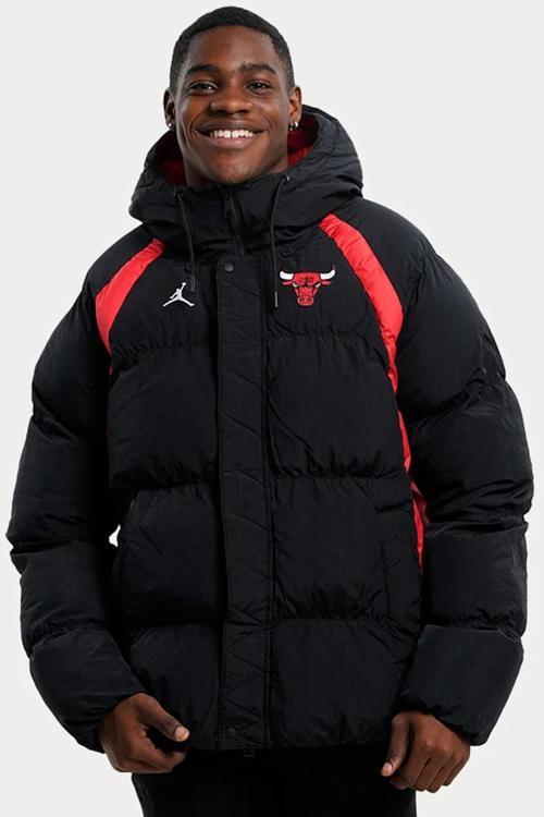 Jordan NBA Chicago Bulls Synthetic Fill Loose Fit Jacket Sentetik Dolgu Geniş Kalıp Mont Siyah Kırmızı