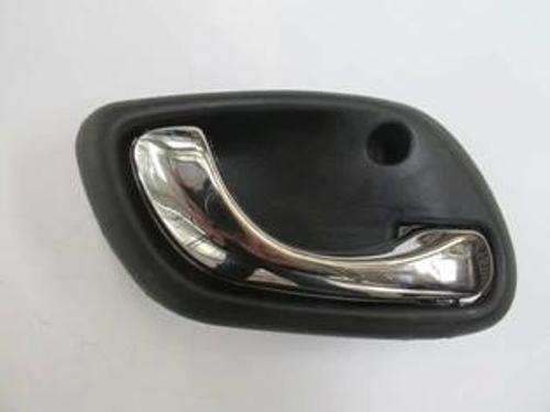 1998-2002 Suzuki Grand Vitara Ön Kapı İç Açma Kolu Sağ Siyah (Elceği Nikelajlı)  (Adet)