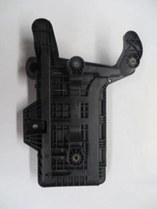 2014-2018 Volkswagen Jetta 6 Akü Koruyucu Plastiği Alt Gövdesi Bfn Oem No: 1K0915333H