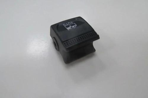 Renault Clio- 5- Hb- 2020-2023  Ön/Arka Cam Düğme Butonu Sağ/Sol Aynı (Adet)