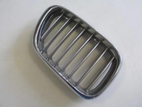 Bmw  X5   X5  2004-2006  Ön Panjur Sağ Nikelajlı (Petekleri Gümüş Gri)