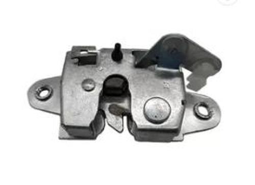 Kilit Bagaj Kapak Hilux 15 Revo Sağ None (Oem No: 65780-0K010)