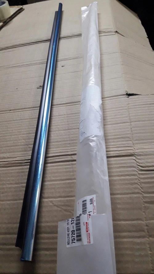 Cam Sıyırıcı Corolla 13-18 Ön Krom Sol (Oem No: 75720-12830)