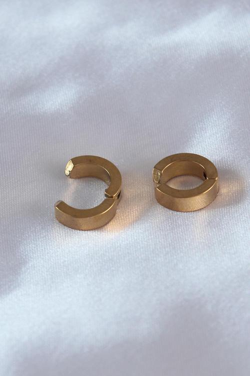 Bakımlı Erkek için Golden Çelik Sıkıştırmalı Küpe