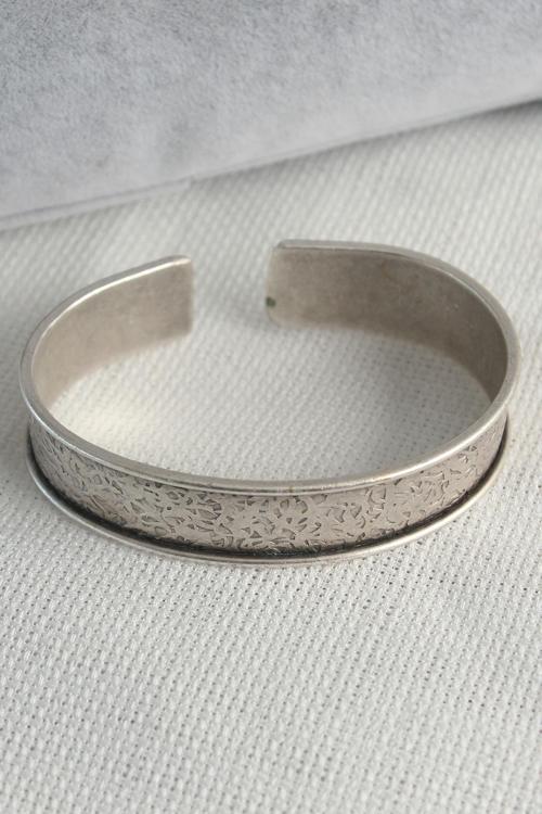 Bakımlı Erkek için Retro Silver Motif Plakalı Bileklik