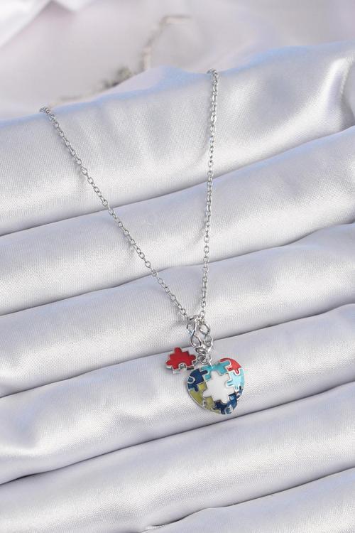 Zarif Kadın için Silver Çelik Yapboz Motif Kalp Tip Charm Kolye