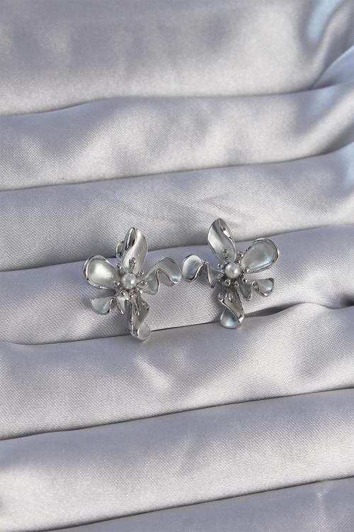 Zarif Kadın için Silver Pirinç İncili Çiçek Stil Küpe
