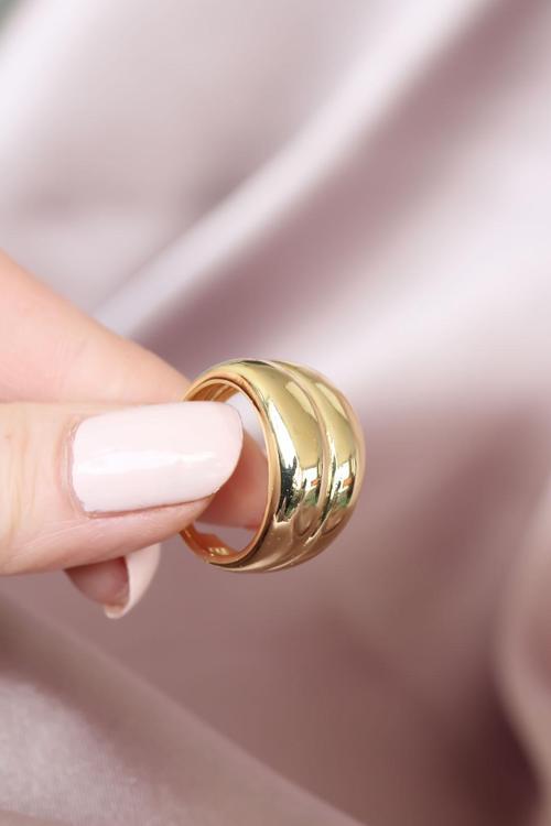 Zarif Kadın için Golden Ayarlı Tarz Yüzük