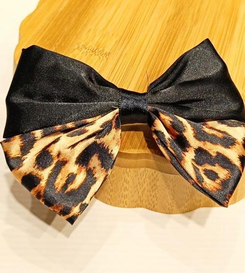 Lüks Gösterişli Leopar Figürlü Fiyonk Klips Toka
