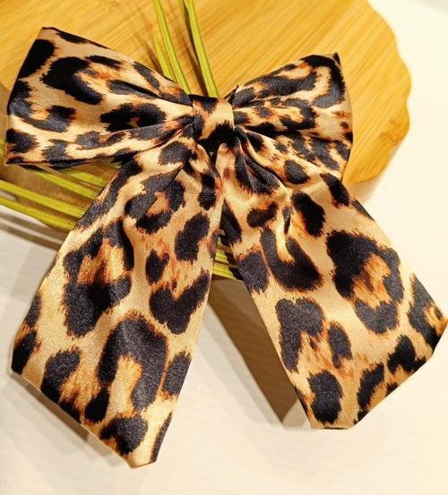 Lüks Gösterişli Leopar Figürlü Fiyonk Klips Toka