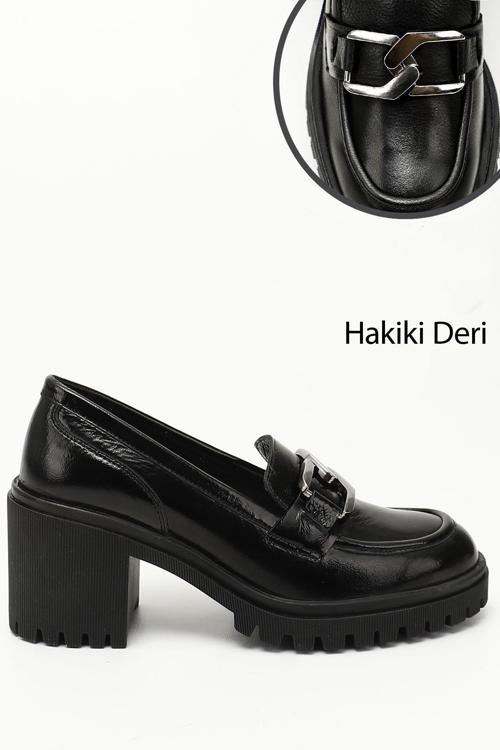 Kadın Siyah Rugan Tokalı Orta Kalın Topuklu Hakiki Deri Ayakkabı