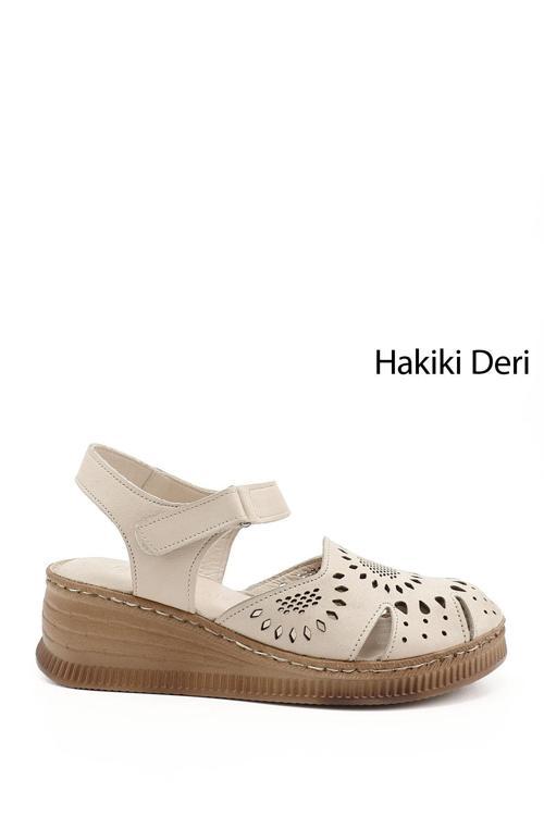 Kadın Bej Antik Cırt Bantlı Hakiki Deri Dolgu Tabanlı Sandalet
