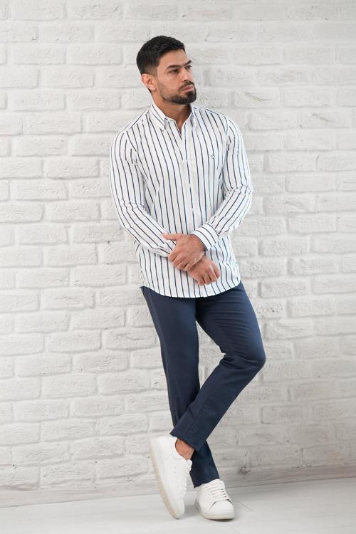 İnce Çizgili Yaka Düğmeli Cepsiz Regular Fit Gömlek
