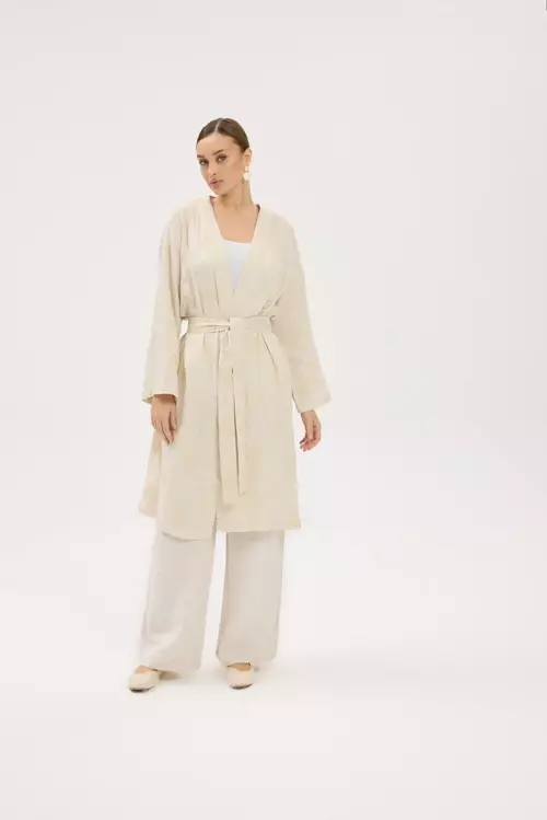 Şıklık Ve Konforun Mükemmel Uyumu: Krem İşlemeli Kimono İle Tarzınızı Baştan Yaratın!