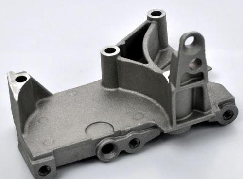 Renault Symbol 13/21 Si̇li̇ndi̇r Kapak Ön Parça 1,5 Dcı (Suport)