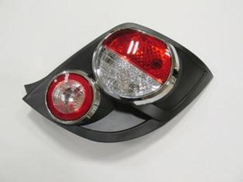 Chevrolet Aveo Hb 11/13 Stop Lambası Sağ Kırmızı/beyaz (Ni̇kelaj Çerçeveli̇) (Famella) 
