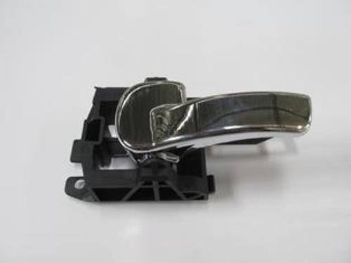 Nissan Qashqai J10 07/13 Arka Kapı İç Açma Kolu Sol Si̇yah (Elceği̇ Ni̇kelajlı) 