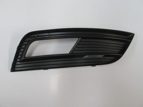 Audi A4 13/15 Si̇s Lamba Kapağı Sağ Si̇s Deli̇kli̇ (Ni̇kelaj Çıtasız) (Tyg)