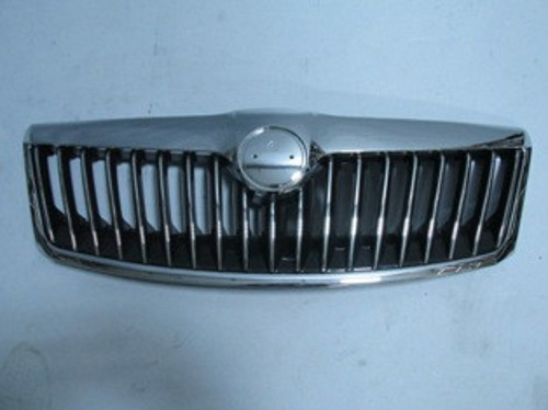 Skoda Octavia 10/12 Ön Panjur (Ni̇kelaj Çerçeveli̇/i̇ç Petekleri̇ Si̇yah/ni̇kelajlı) (Twy)