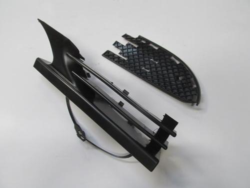 Mercedes C Class W202 97/99 Ön Tampon Çeki̇ Demi̇ri̇ Kapağı Sağ Si̇yah (Tw) 