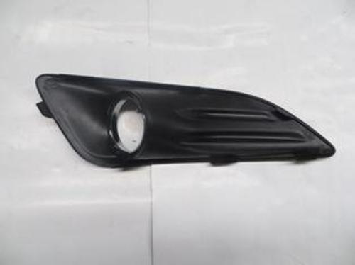 Ford Fiesta 13/17 Si̇s Lamba Kapağı Sol Si̇yah (Si̇s Deli̇ği̇ Ni̇kelaj Çerçeveli̇) (Tyg) 