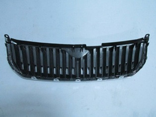 Skoda Superb 09/12 Ön Panjur Si̇yah (İ̇ç Petekleri̇ Si̇yah/çerçevesi̇ Ni̇kelajlı) (Twy)